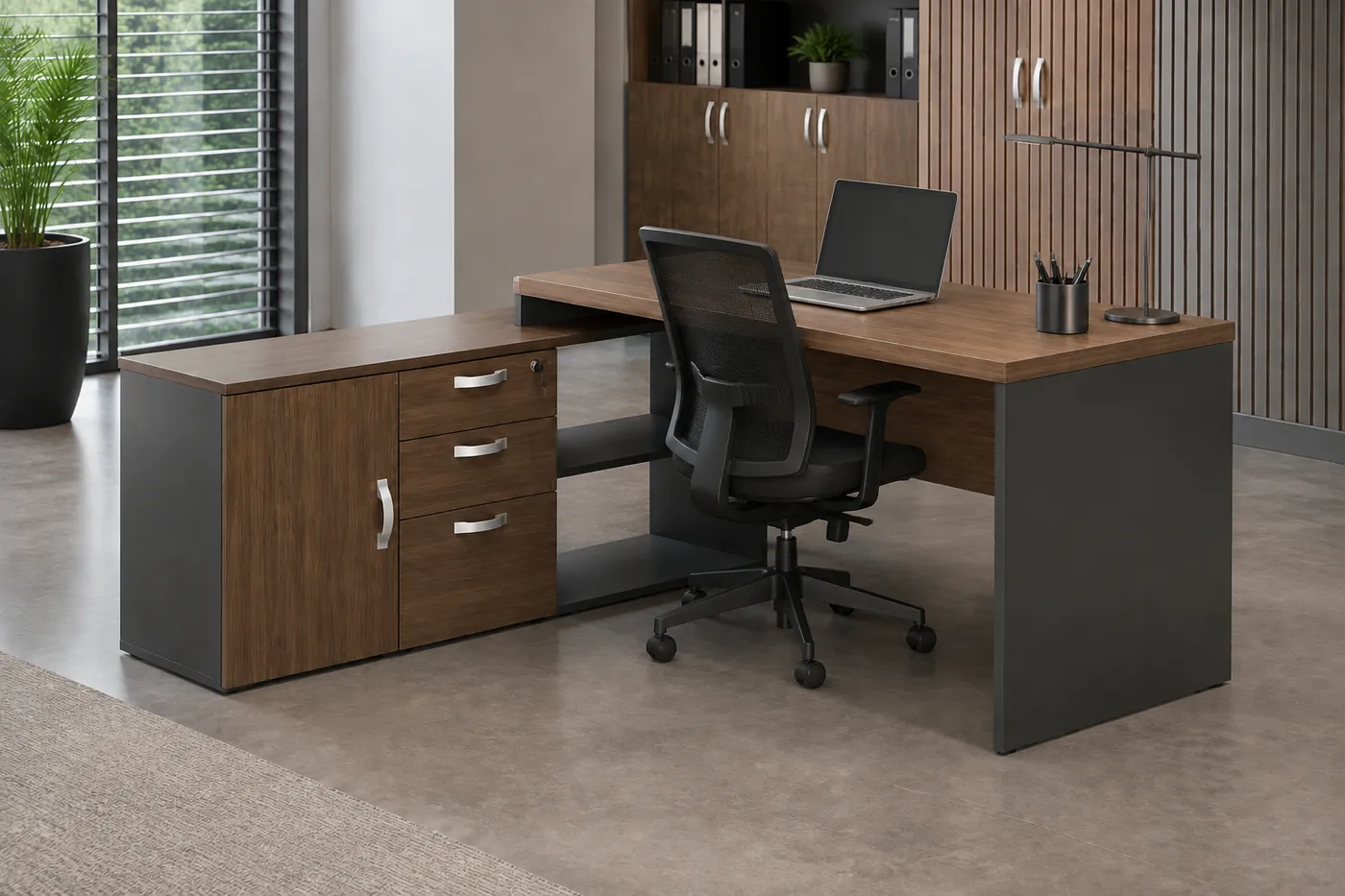 Mesa reta com credenza pé painel 3 gavetas — aplicação em ambiente